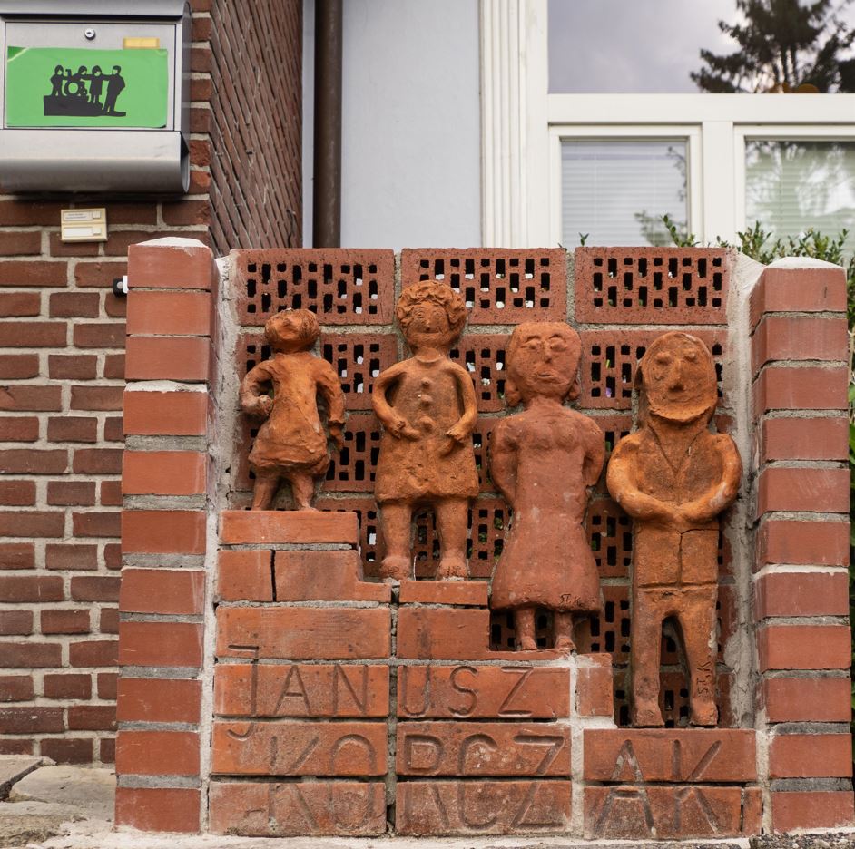 Janusz Korczak-Denkmal der Geschwisterbücherei (Foto: Marlies Winkelheide)